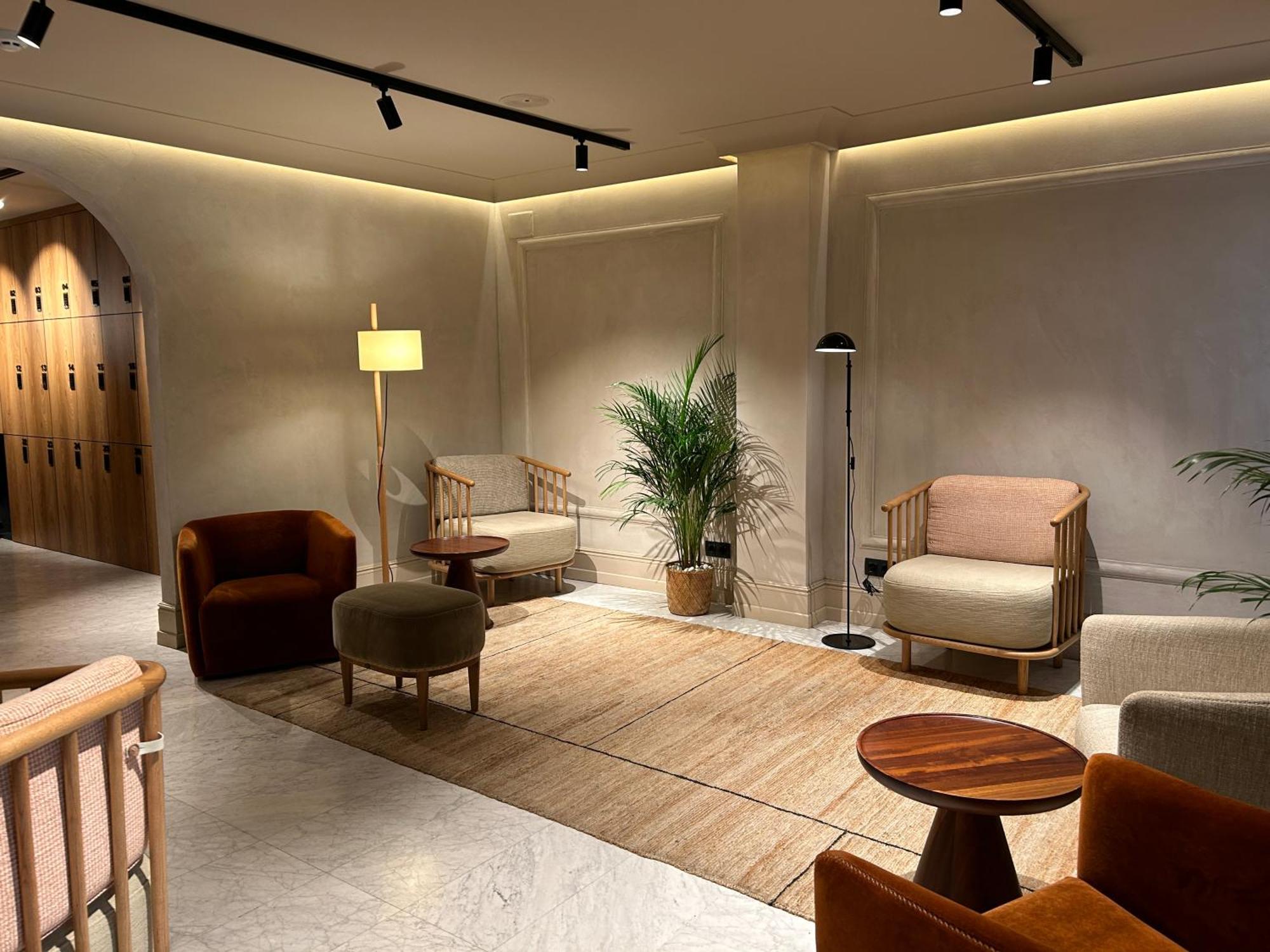 Caledonian Otel 3*